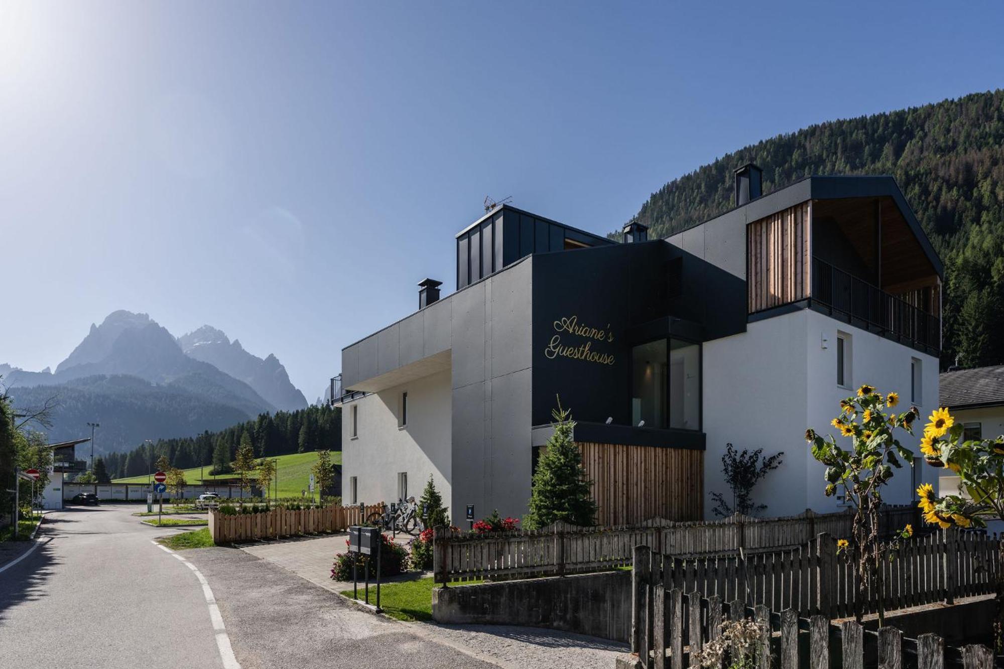 Ariane'S Guesthouse Sexten Екстериор снимка